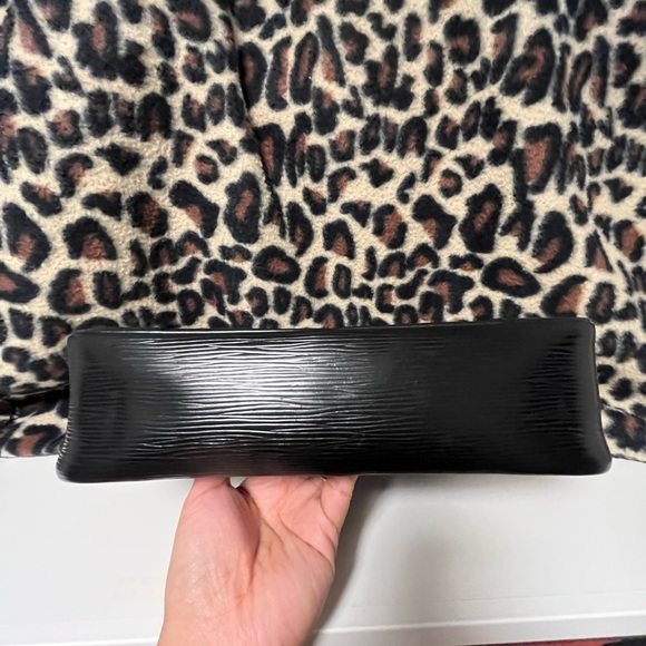 LV Black Epi Trocadero bag - Picture 6 of 12